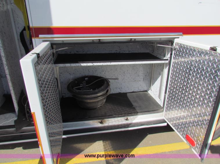 image for item G4253 2001 Ford ambulance