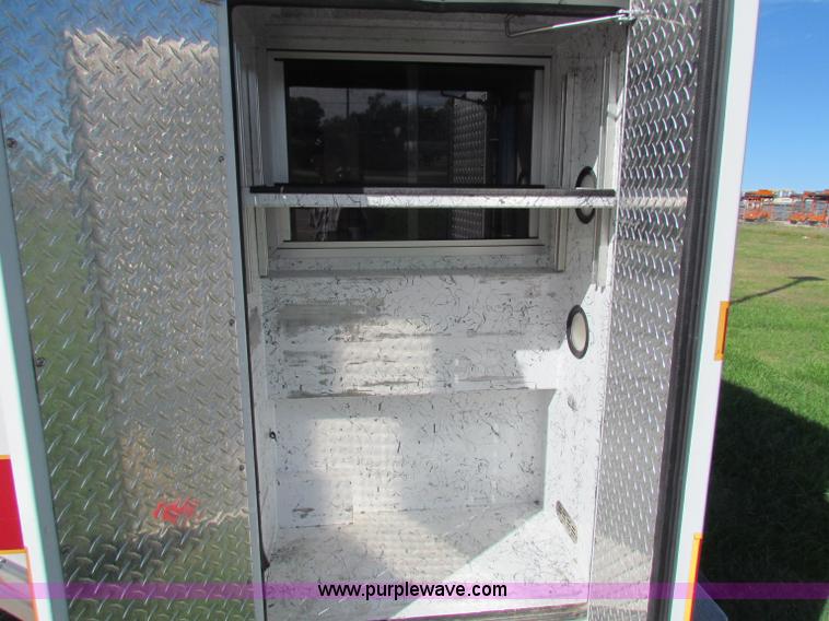 image for item G4253 2001 Ford ambulance