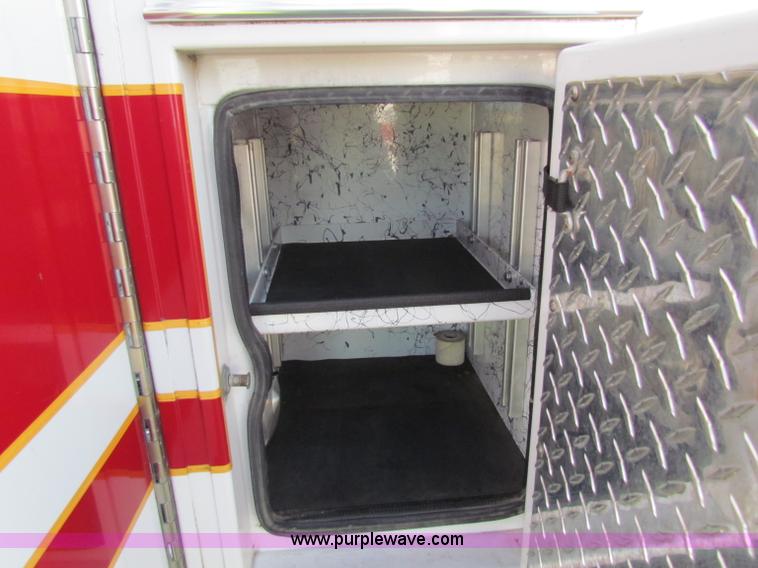 image for item G4253 2001 Ford ambulance