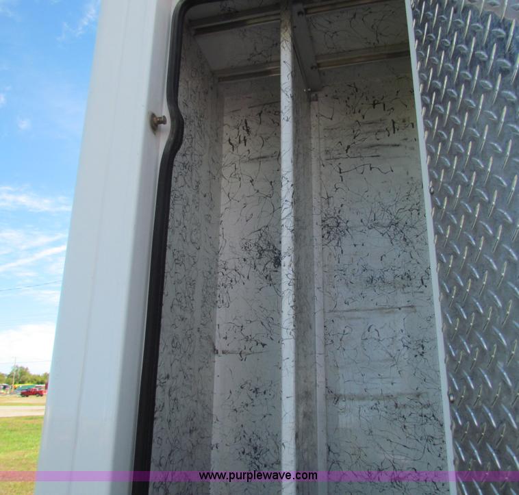 image for item G4253 2001 Ford ambulance