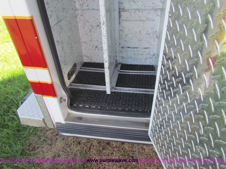 image for item G4253 2001 Ford ambulance