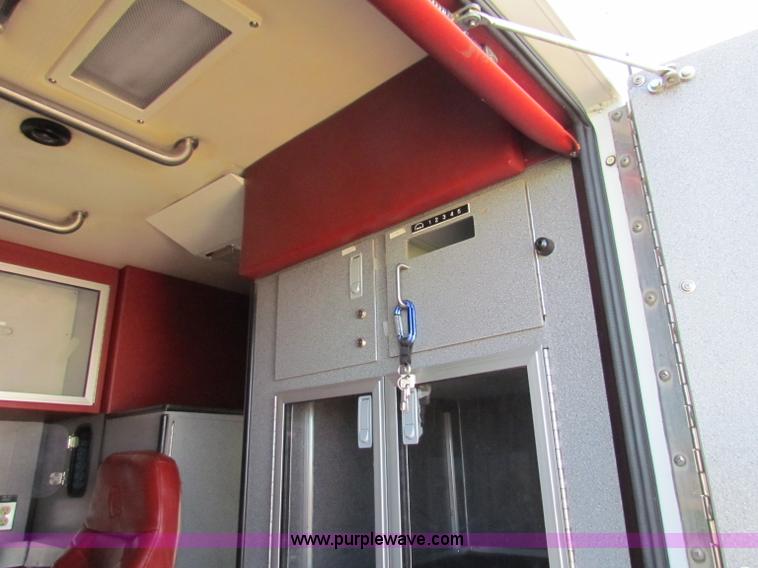 image for item G4253 2001 Ford ambulance
