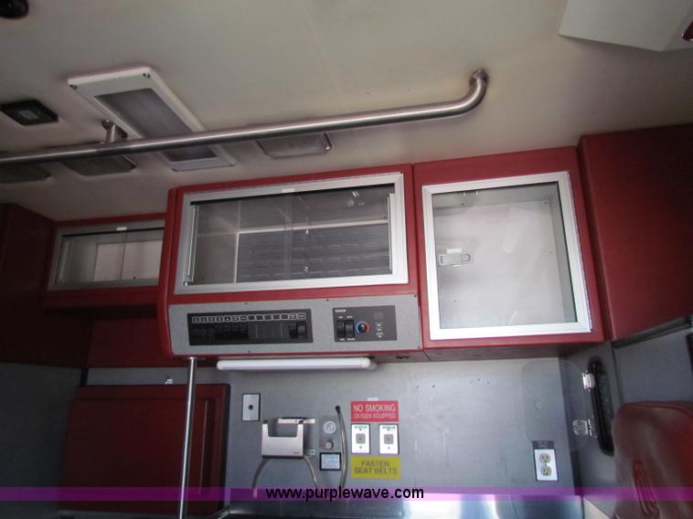 image for item G4253 2001 Ford ambulance