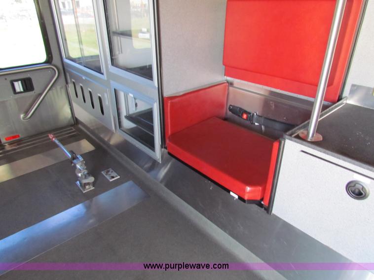 image for item G4253 2001 Ford ambulance