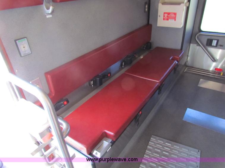 image for item G4253 2001 Ford ambulance