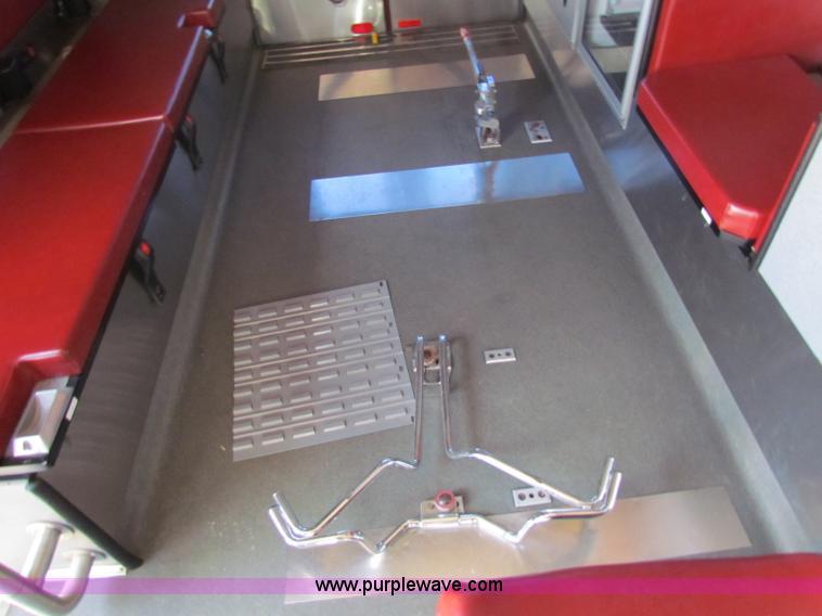 image for item G4253 2001 Ford ambulance