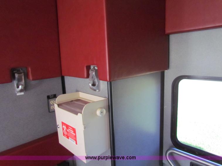 image for item G4253 2001 Ford ambulance