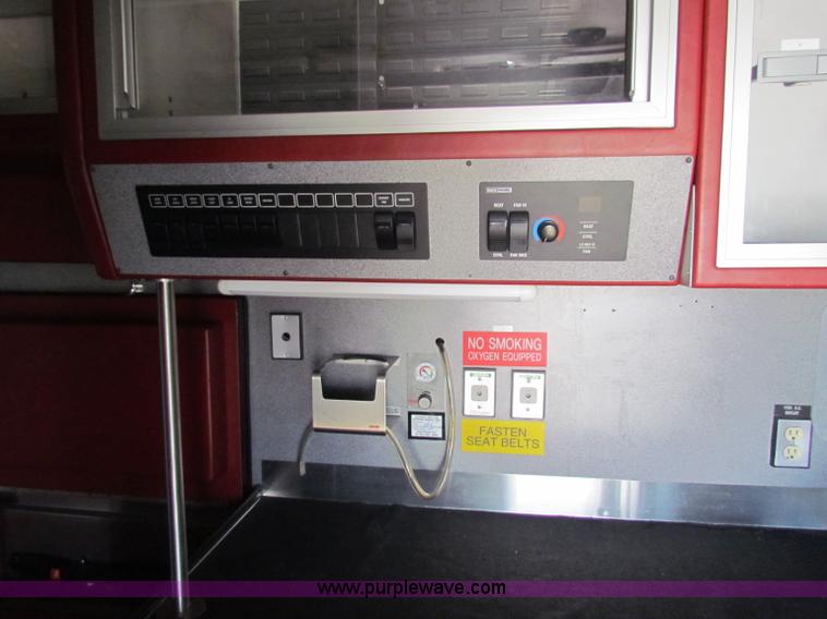 image for item G4253 2001 Ford ambulance