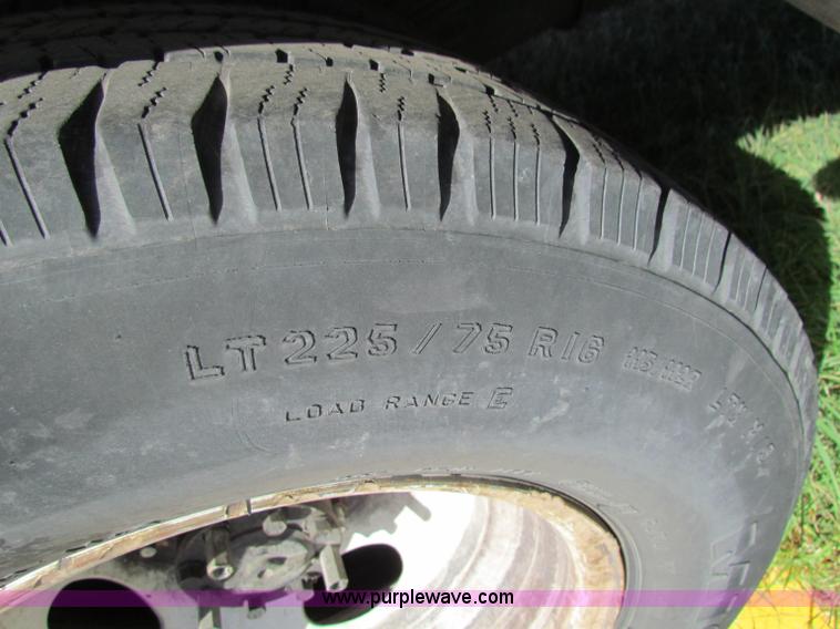 image for item G4253 2001 Ford ambulance