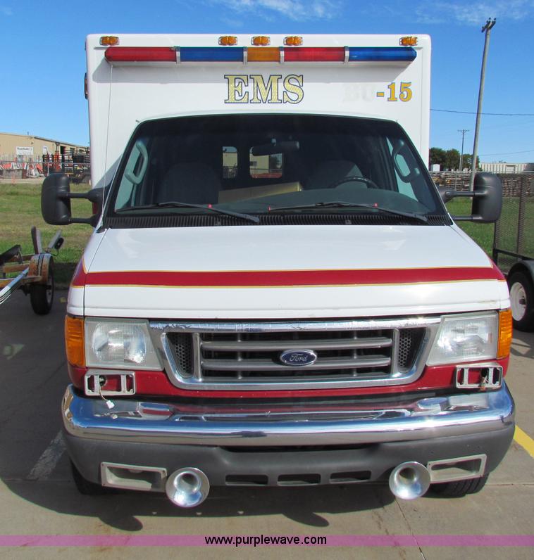 image for item G4254 2006 Ford Econoline E450 ambulance