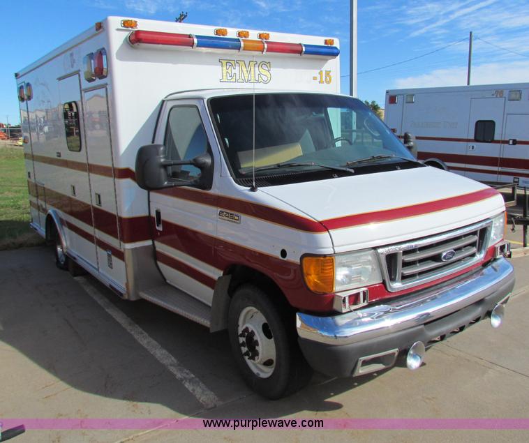 image for item G4254 2006 Ford Econoline E450 ambulance