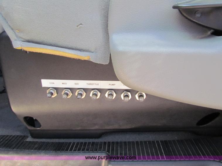 image for item G4254 2006 Ford Econoline E450 ambulance