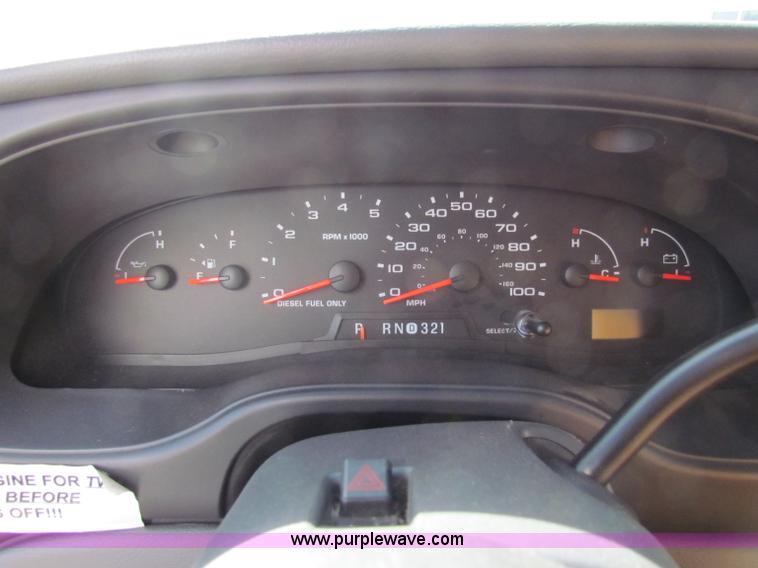 image for item G4254 2006 Ford Econoline E450 ambulance