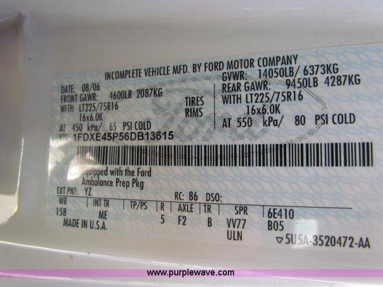 image for item G4254 2006 Ford Econoline E450 ambulance