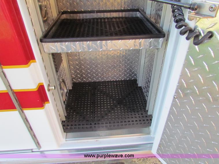 image for item G4254 2006 Ford Econoline E450 ambulance