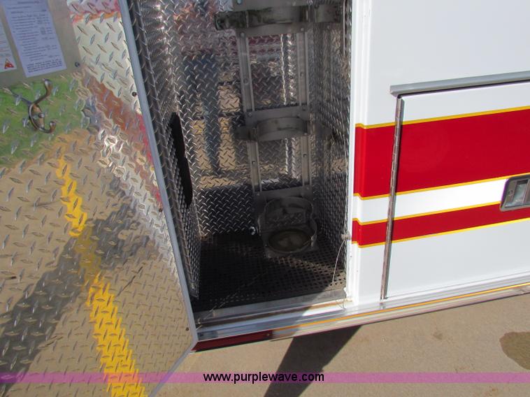 image for item G4254 2006 Ford Econoline E450 ambulance