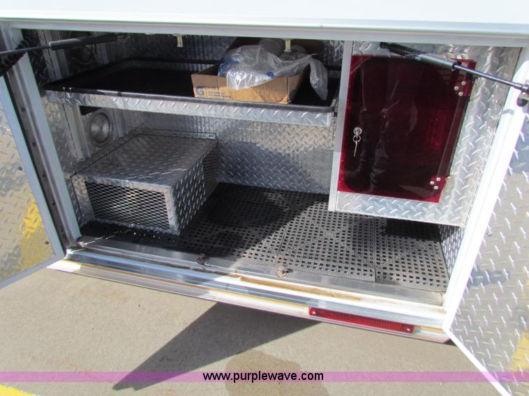 image for item G4254 2006 Ford Econoline E450 ambulance