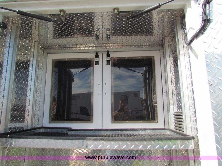 image for item G4254 2006 Ford Econoline E450 ambulance