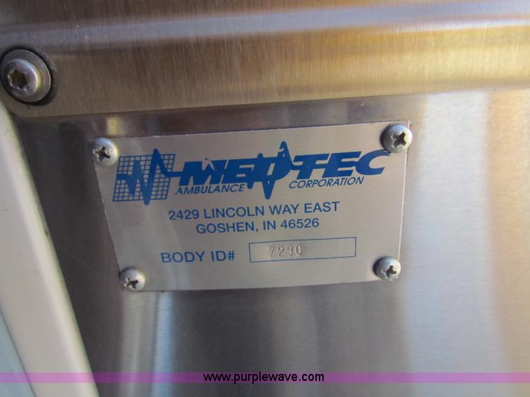 image for item G4254 2006 Ford Econoline E450 ambulance