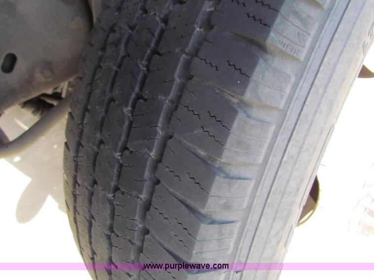 image for item G4254 2006 Ford Econoline E450 ambulance