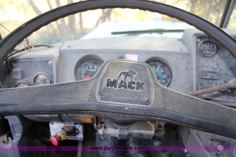 image for item H6895 1986 Mack RS688LST dump truck