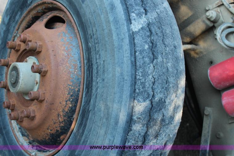 image for item H6895 1986 Mack RS688LST dump truck