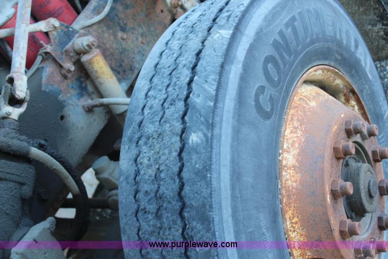 image for item H6895 1986 Mack RS688LST dump truck