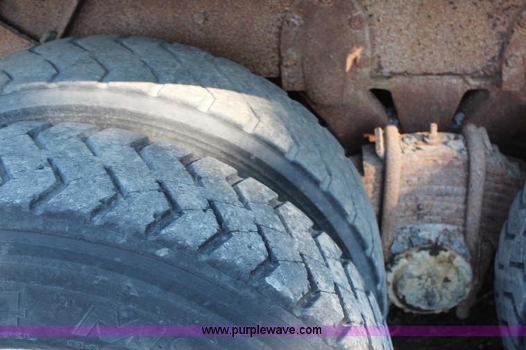 image for item H6895 1986 Mack RS688LST dump truck