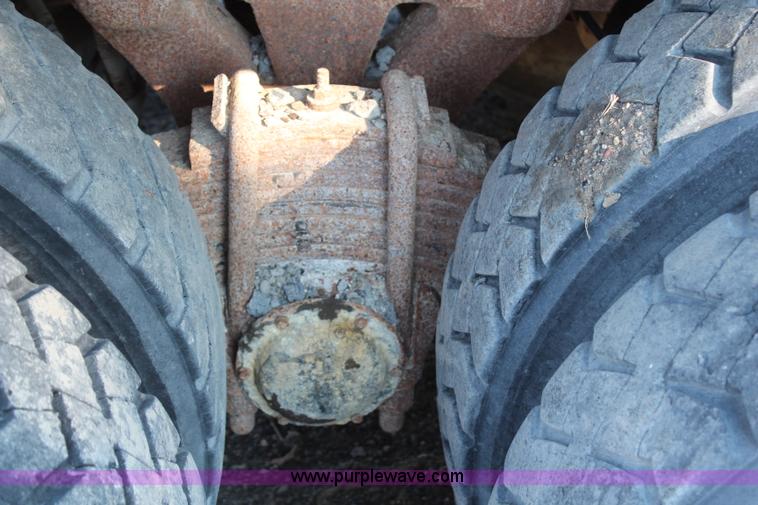 image for item H6895 1986 Mack RS688LST dump truck