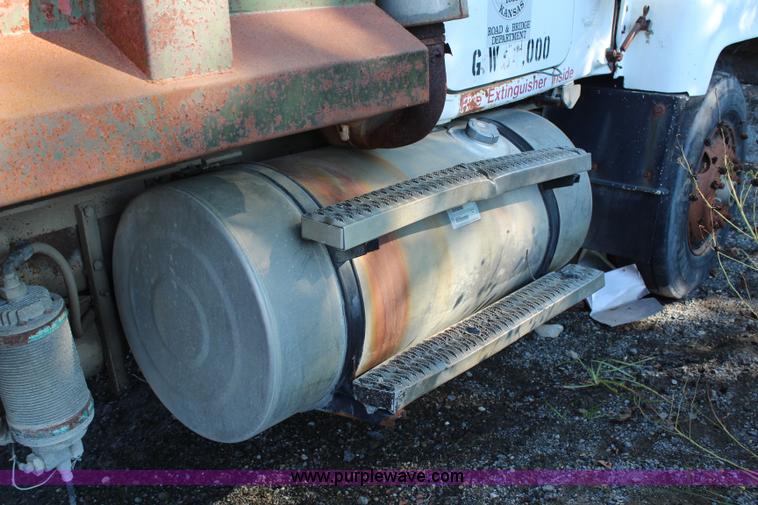 image for item H6895 1986 Mack RS688LST dump truck