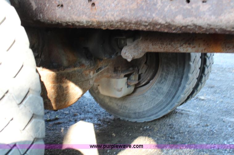 image for item H6895 1986 Mack RS688LST dump truck