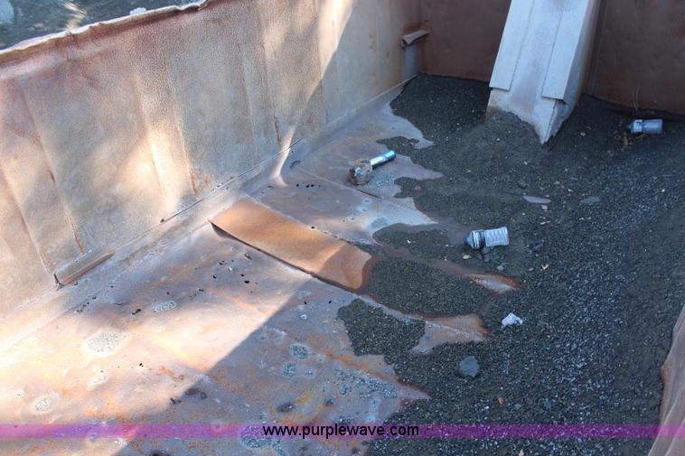 image for item H6895 1986 Mack RS688LST dump truck