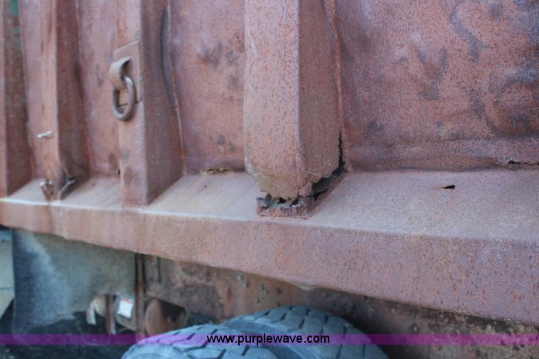 image for item H6895 1986 Mack RS688LST dump truck