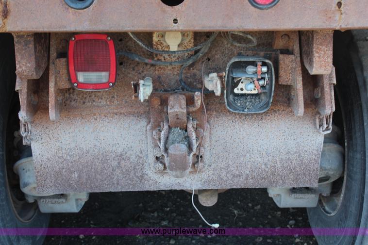 image for item H6895 1986 Mack RS688LST dump truck