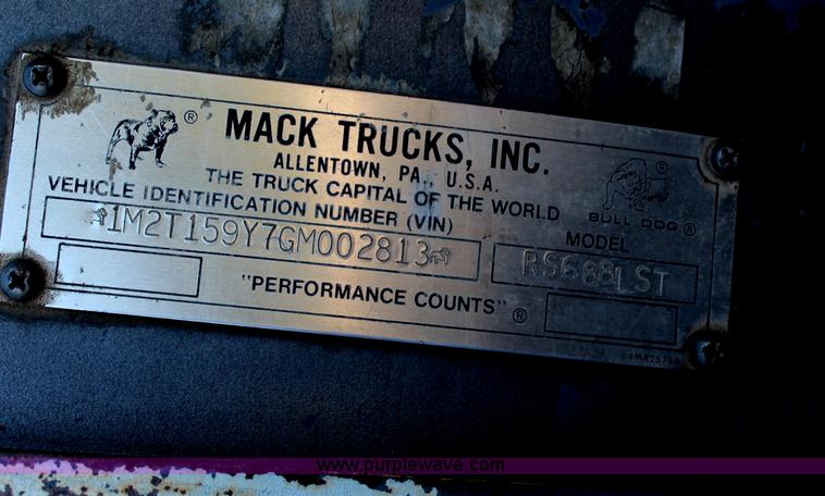 image for item H6895 1986 Mack RS688LST dump truck