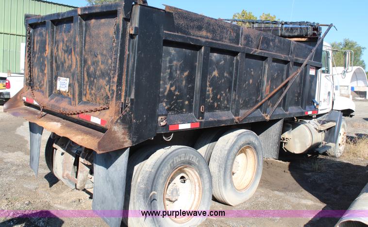 image for item H6896 1991 Mack CH613 dump truck
