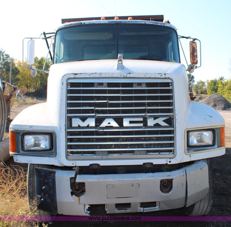 image for item H6896 1991 Mack CH613 dump truck