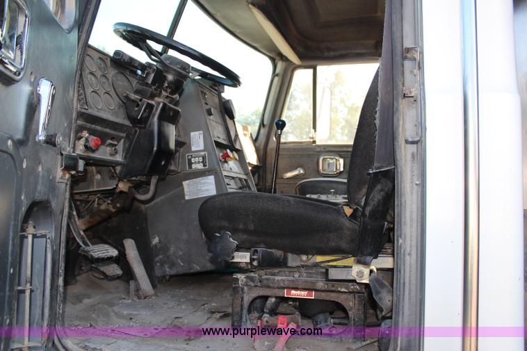 image for item H6896 1991 Mack CH613 dump truck