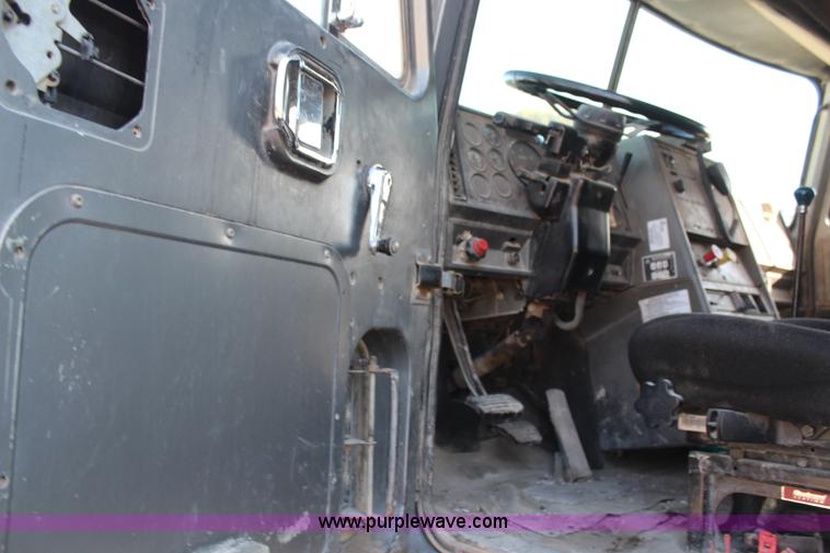 image for item H6896 1991 Mack CH613 dump truck