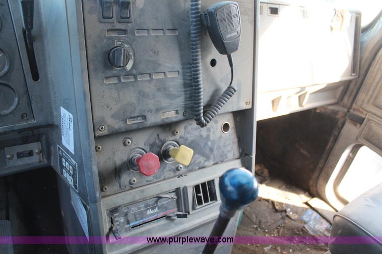 image for item H6896 1991 Mack CH613 dump truck