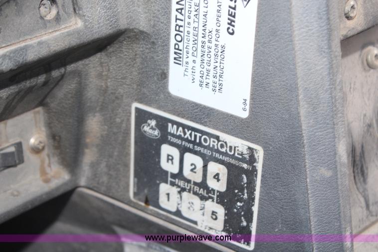 image for item H6896 1991 Mack CH613 dump truck