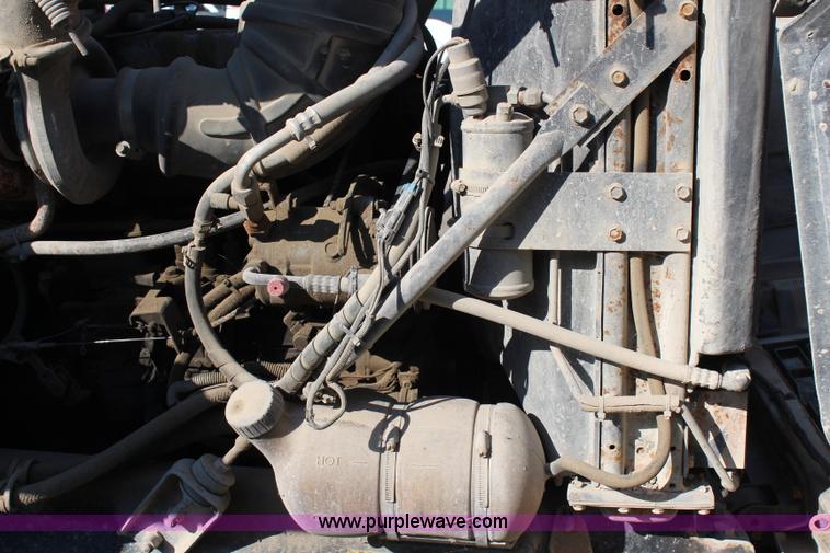 image for item H6896 1991 Mack CH613 dump truck
