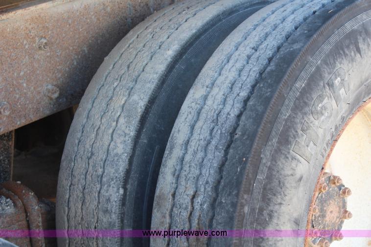 image for item H6896 1991 Mack CH613 dump truck