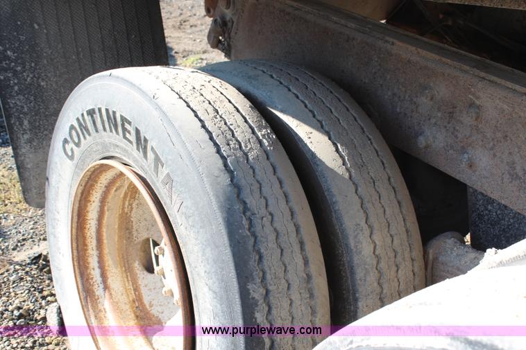 image for item H6896 1991 Mack CH613 dump truck