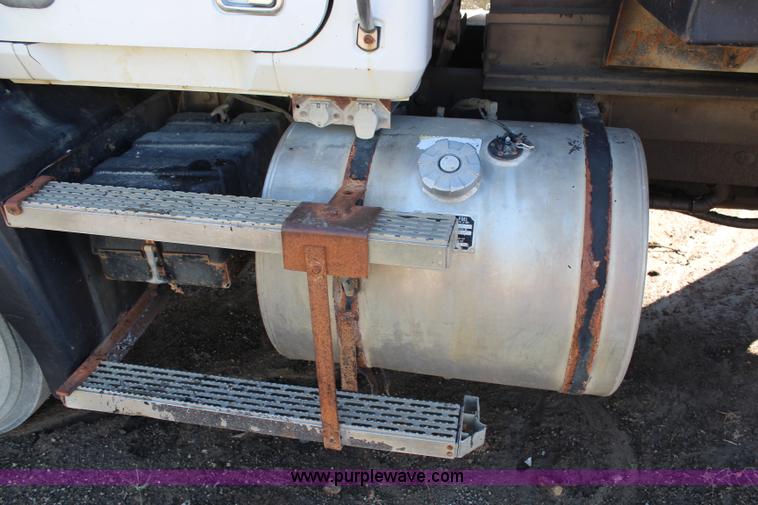 image for item H6896 1991 Mack CH613 dump truck