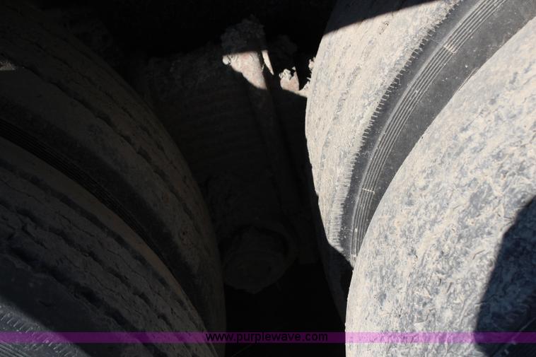 image for item H6896 1991 Mack CH613 dump truck