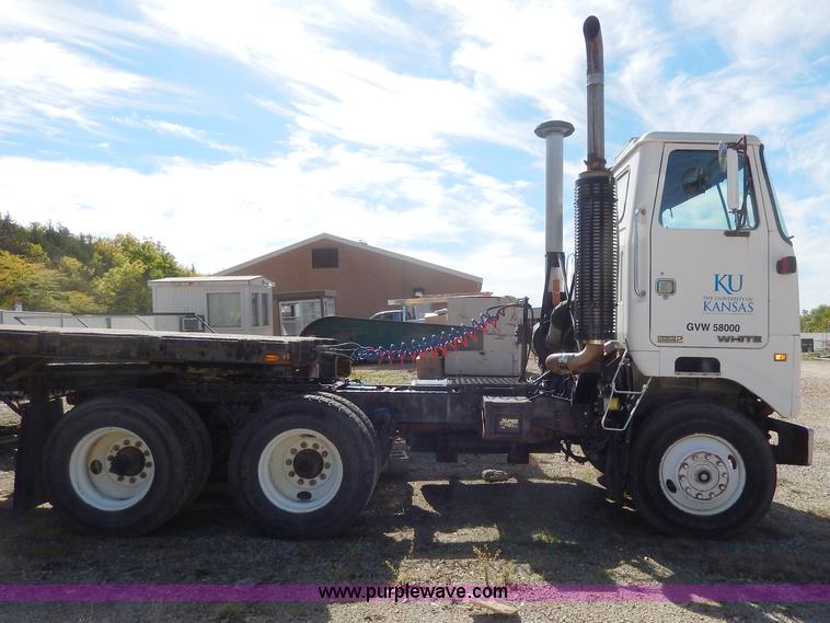 image for item H9637 1981 White Road Commander 2 semi truck