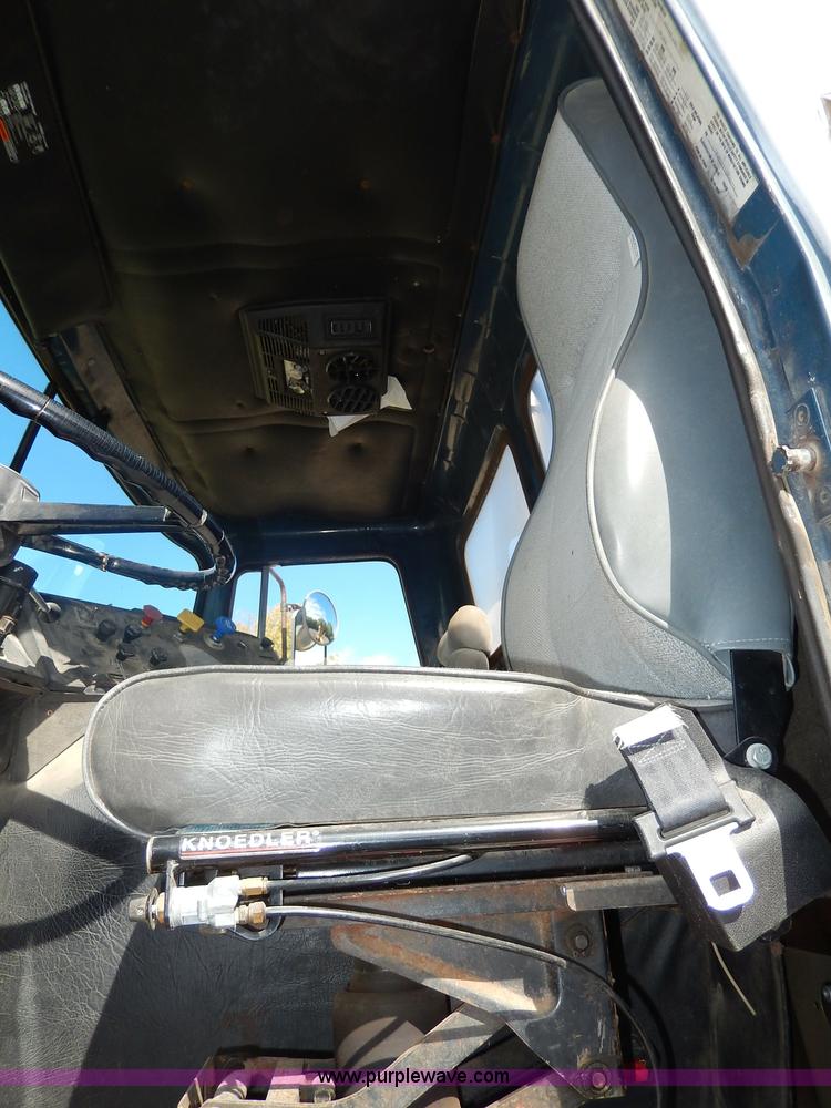 image for item H9637 1981 White Road Commander 2 semi truck