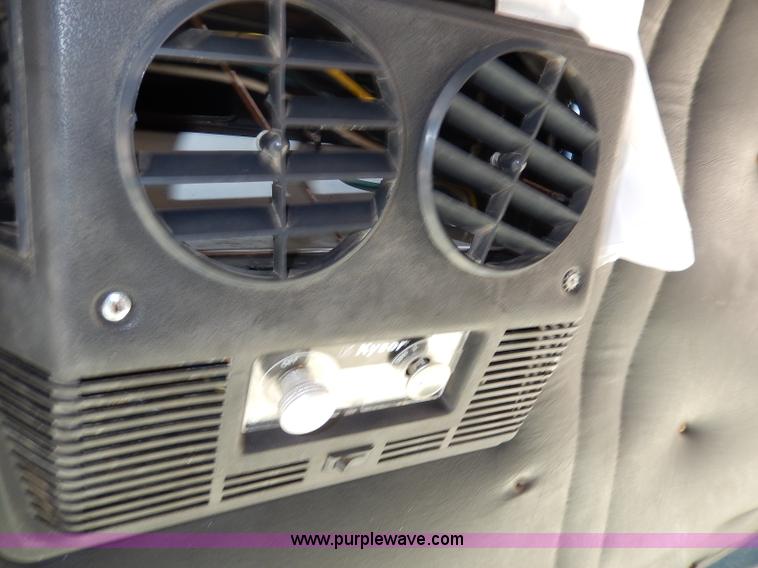 image for item H9637 1981 White Road Commander 2 semi truck