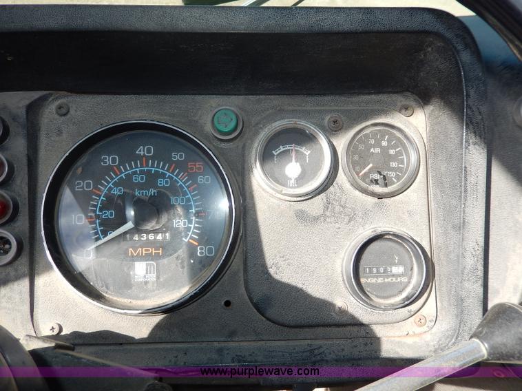 image for item H9637 1981 White Road Commander 2 semi truck